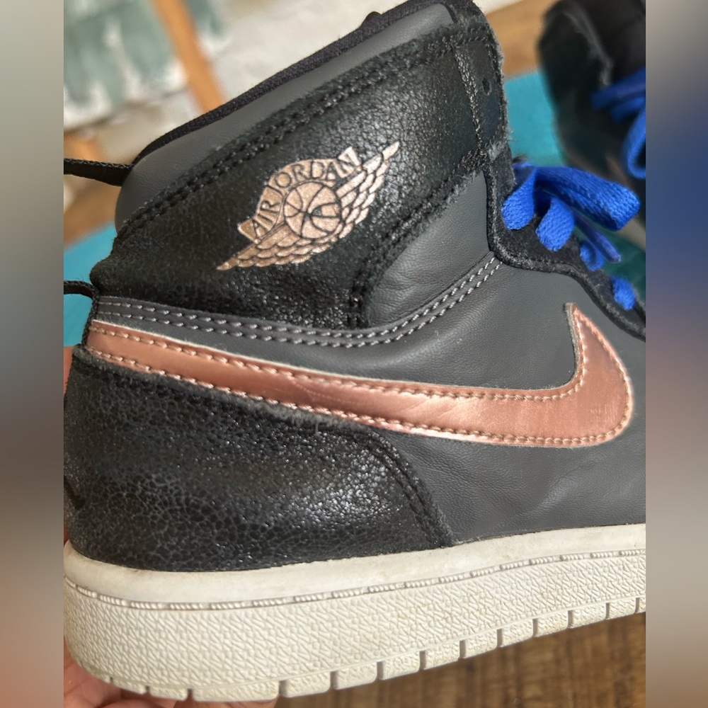 Jordan 1 Retro
Bronze Medal